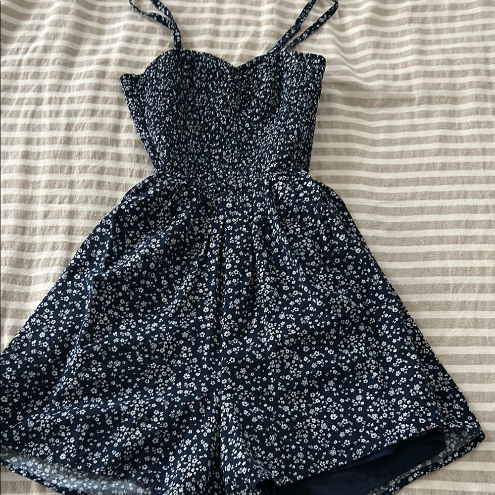 Hollister junior Floral Print Navy Blue Romper sz XS